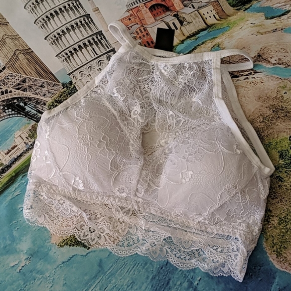 Solid lace cutout white bralette with pad - Picture 3 of 6